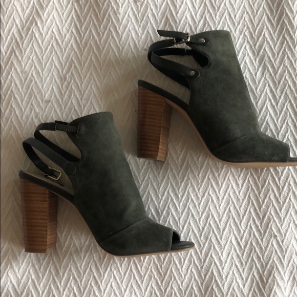 Olive green block heals - Picture 1 of 7